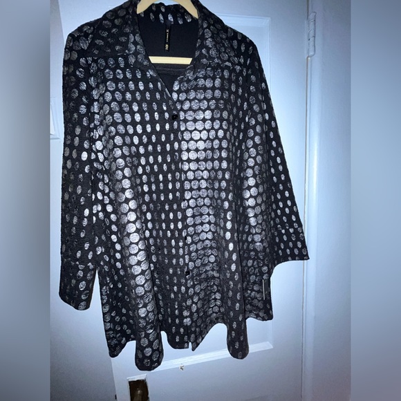 IC by Connie K Holiday Blazer Black and silver. Size XXL single button cape - Picture 5 of 6